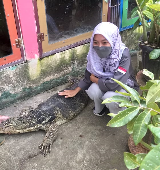 Mahasiswa Teknik Industri Kuliah Lapangan di Taman Reptil Adimulyo